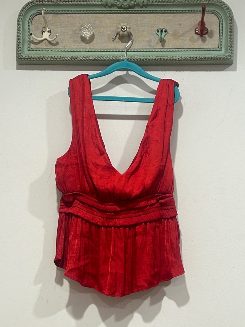 Storia Red Satin V-Neck Sleeveless Peplum Tank Top medium women’s